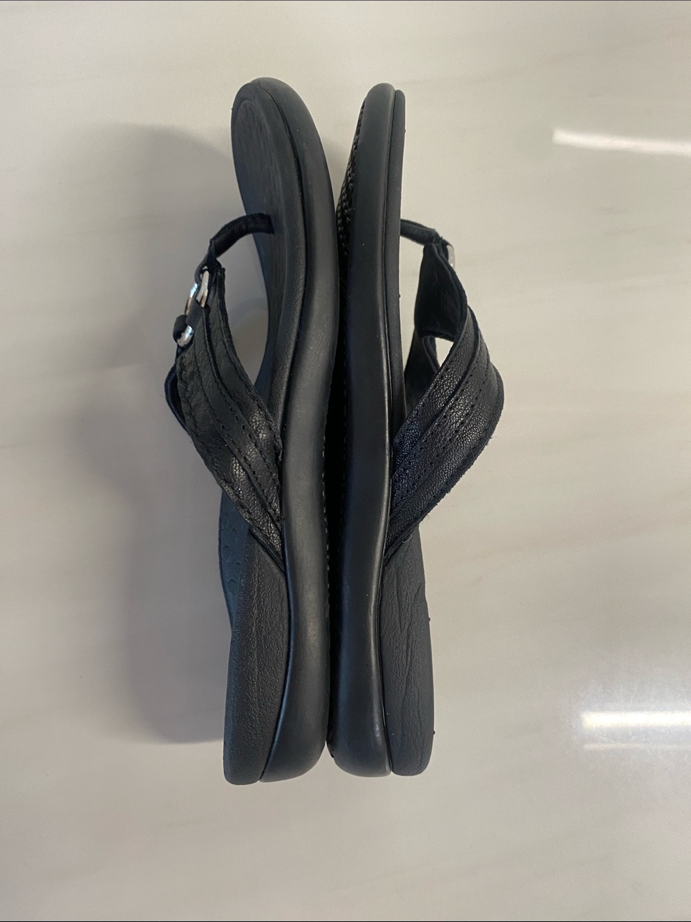 VIONIC Black Ring-Accent Toe-Post Sandals - Picture 4 of 6